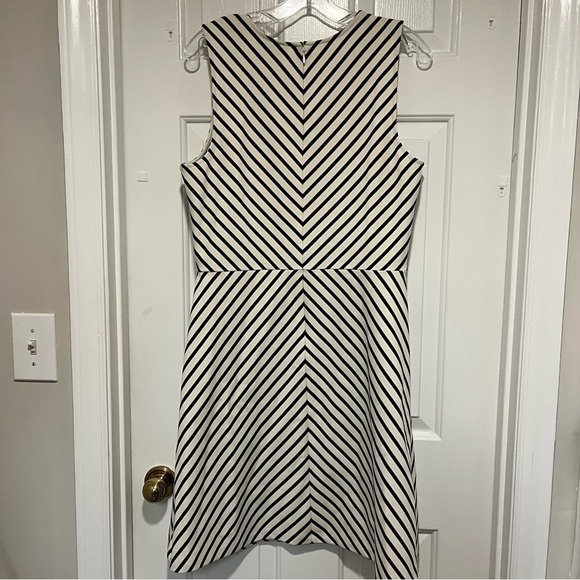Loft Sleeveless Striped Dress Size 6 T1 - Picture 4 of 6